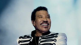 Lionel Richie sale del hospital tras someterse a pruebas de corazón, revela People