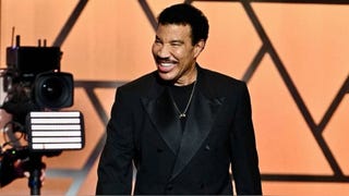 Lionel Richie continúa hospitalizado en UCI y se somete a pruebas cardíacas tras concierto