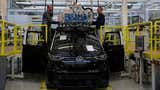 Volkswagen duplica el recorte de empleos a 100 000 en total hasta 2030