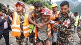 Rescatan con vida a dos trabajadores de un túnel 10 días después de la riada en Nepal
