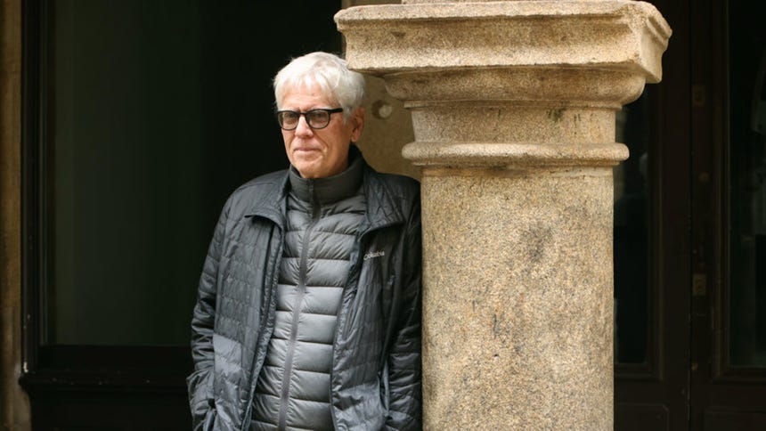 Mario Montalbetti es poeta, lingüista, ensayista y profesor universitario peruano.