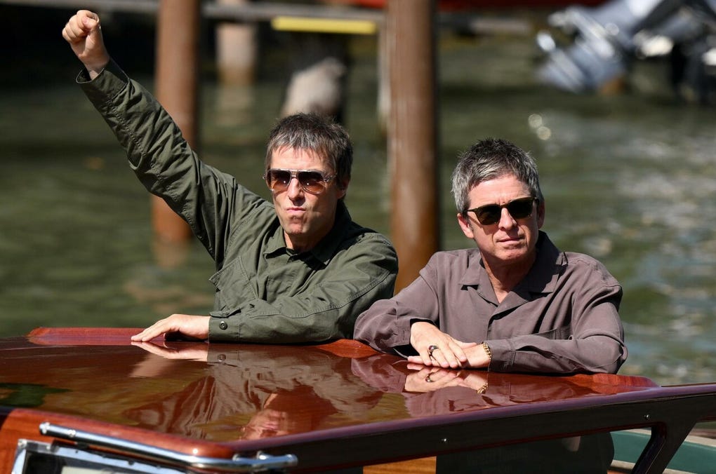 Los hermanos Liam y Noel Gallagher han llegado este sábado juntos al Festival de Venecia para participar en el estreno por todo lo alto del documental en el que narran su reconciliación y la vuelta a los escenarios de Oasis.