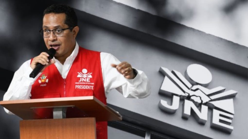 Roberto Burneo, presidente del JNE, señaló que el Pleno aún no ha definido si un alcalde en ejercicio que postula como primer regidor podrá asumir posteriormente la alcaldía y recibir credenciales si su lista gana las elecciones.