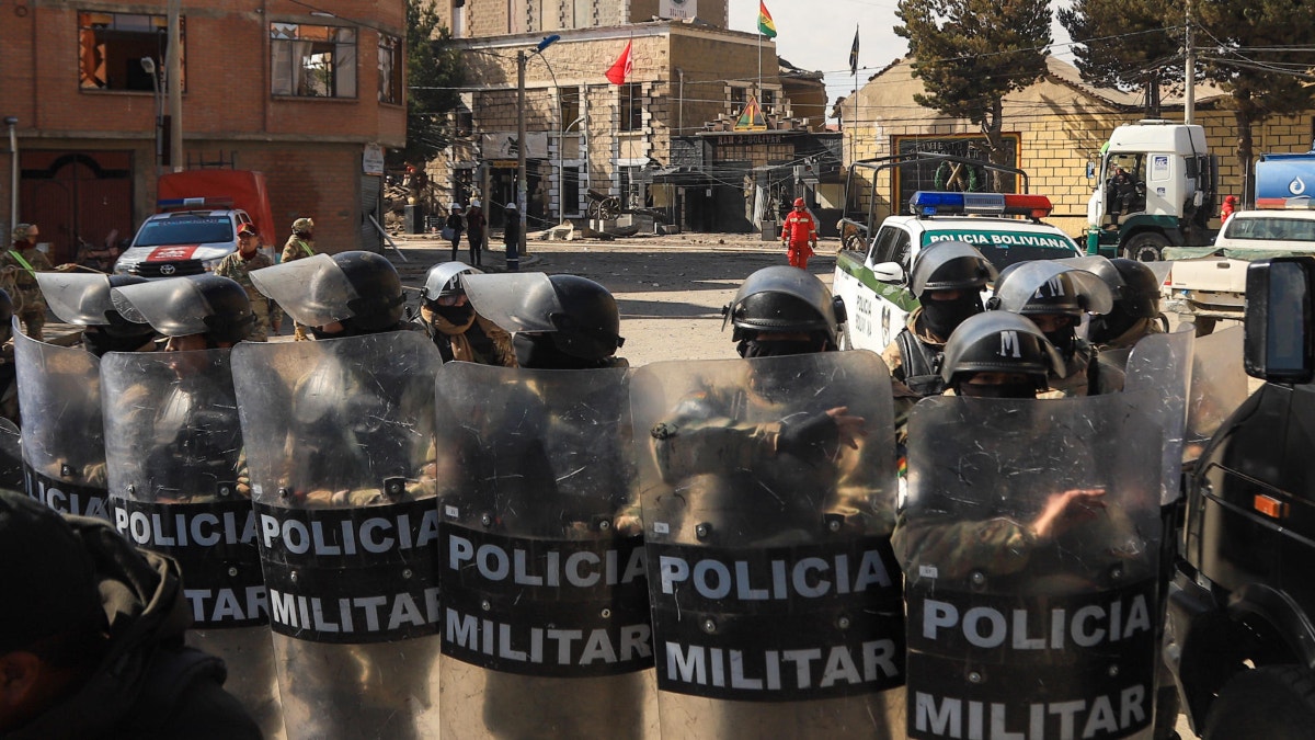 Suben a tres los fallecidos en las explosiones ocurridas en un cuartel militar en Bolivia