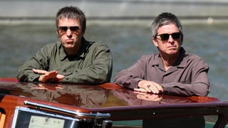 Los hermanos Gallagher llegaron juntos al Festival de Venecia para el estreno de su documental [FOTOS]