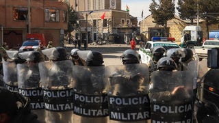 Suben a seis los fallecidos por las explosiones en un cuartel militar en Bolivia