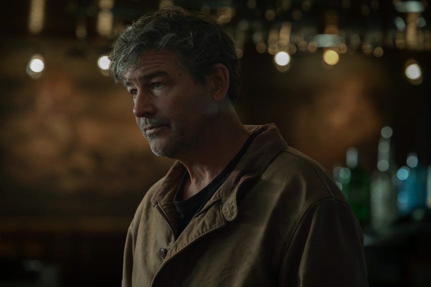 Kyle Chandler interpreta a Hal Jordan, el veterano Linterna Verde que entrena al nuevo recluta John Stewart.