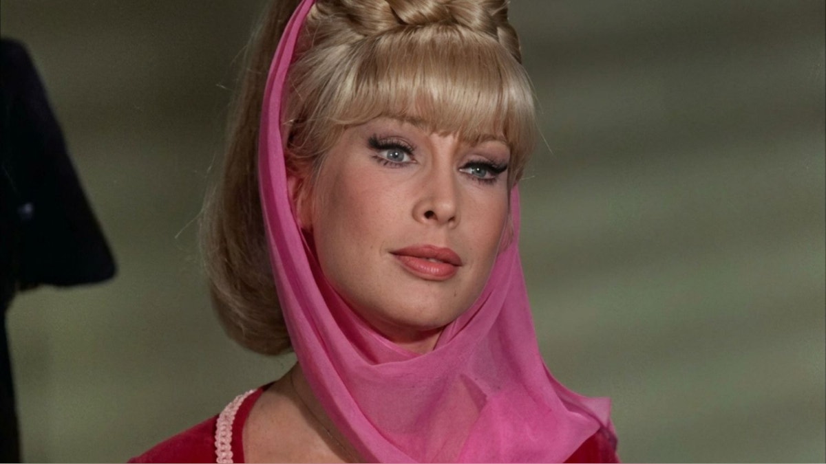 Barbara Eden, estrella de 'Mi bella genio', cancela a última hora su aparición en un festival por una “enfermedad repentina”