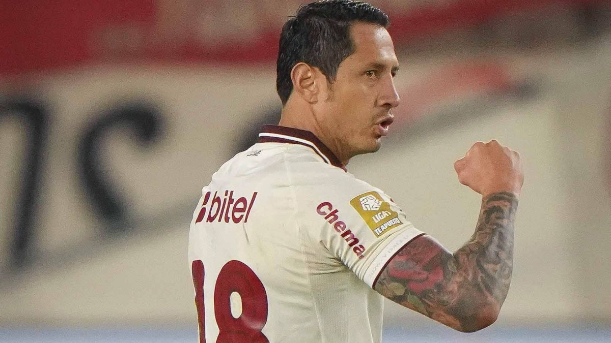 Gianluca Lapadula anotó de penal para marcar el 2-2 definitivo en el Universitario vs Comerciantes Unidos