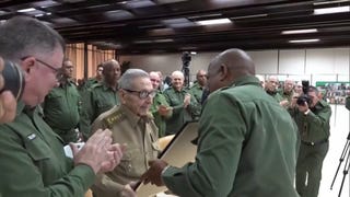 Raúl Castro participa en un acto público en Cuba tras los rumores sobre su estado de salud
