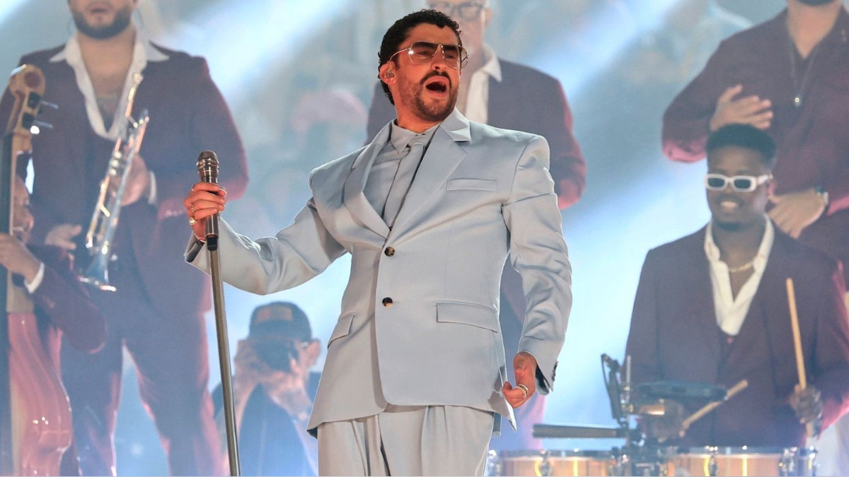 Bad Bunny gana su primer Emmy por su histórico show de medio tiempo del Super Bowl