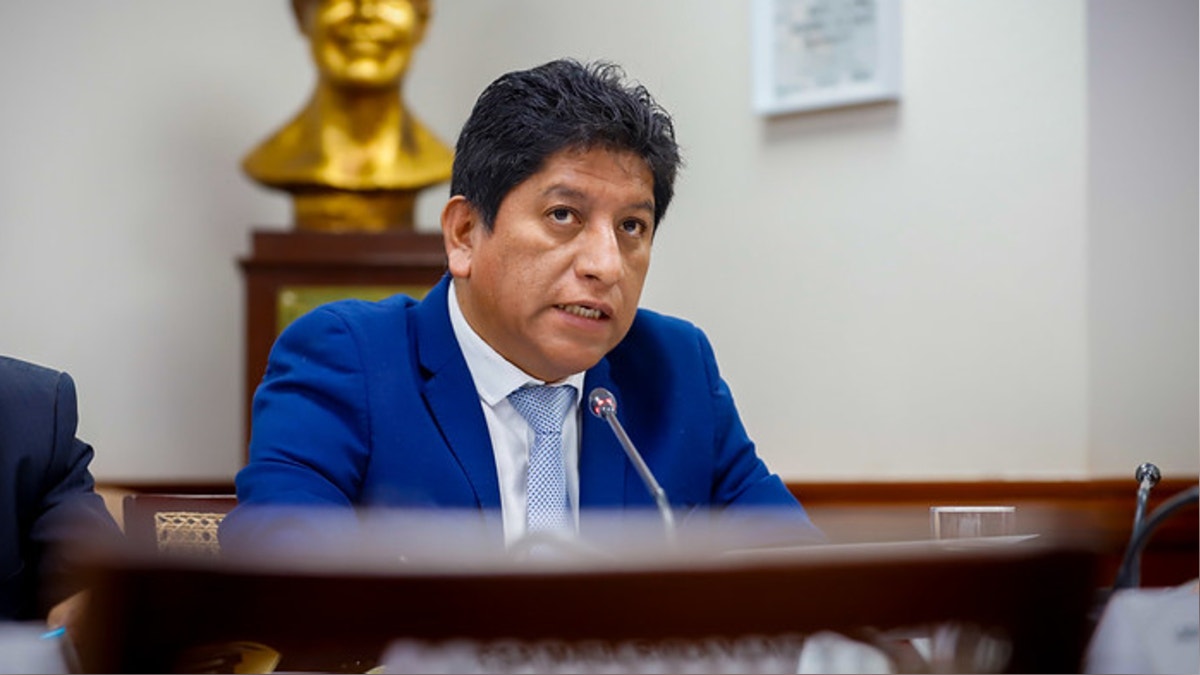 Denuncian presuntas irregularidades en contrataciones y ascensos en la Defensoría del Pueblo tras visitas a Josué Gutiérrez