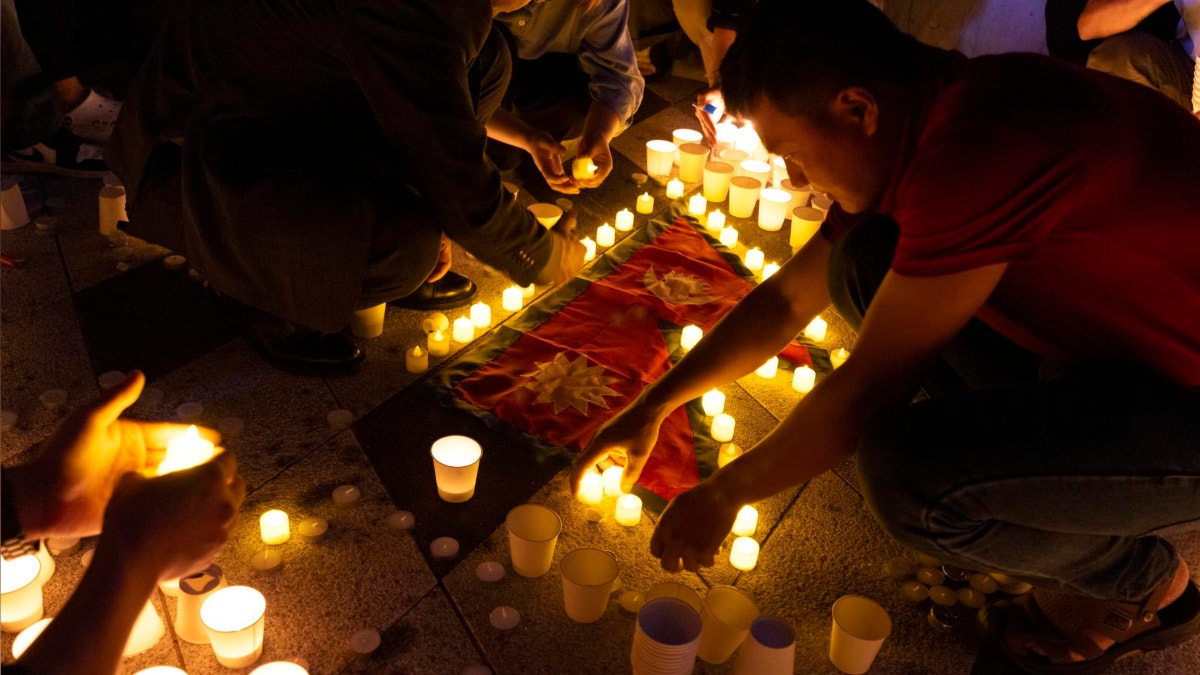 Nepal y China sitúan en 1 384 los muertos doce días después de las devastadoras riadas