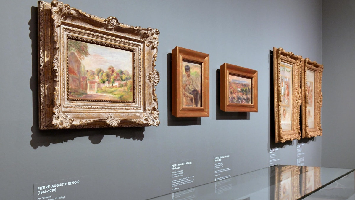 Roban dos obras del museo Renoir de Cagnes-sur-Mer, en el sureste de Francia