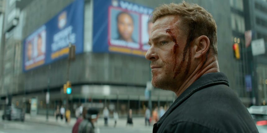 Alan Ritchson interpreta a Jack Reacher en la exitosa serie de Prime Video.