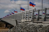 La obra comenzó en abril del pasado año tras recibir en 2024 el visto bueno del presidente ruso, Vladímir Putin, y su homólogo norcoreano, Kim Jong-un. Hasta ahora, ambos países solo estaban conectados por tierra mediante ferrocarril.