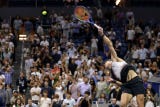 Shelton, número 9 del mundo, no había ganado nunca a un top 3. De hecho, su balance hasta hoy era de 0-17. Pero el estadounidense se disfrazó de Novak Djokovic, restando como nunca y sacó al murciano de sus casillas durante gran parte del duelo.