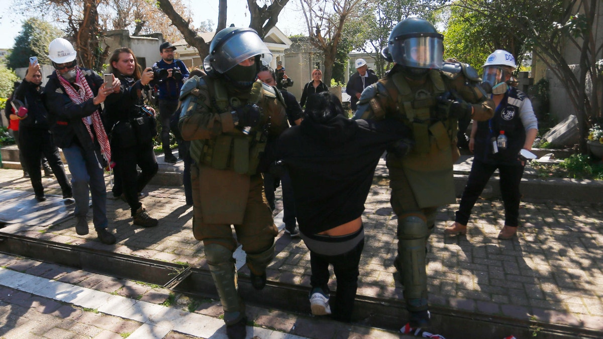 EE.UU no investigó en Chile protestas de 2019, dice embajador tras llamado de Cancillería