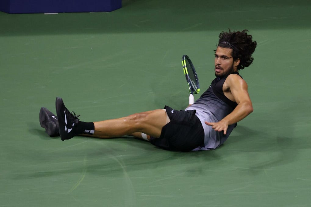 Alcaraz no podrá revalidar el título conquistado el año pasado en Nueva York. El último que lo hizo fue el suizo Roger Federer con cinco títulos consecutivos entre 2004 y 2008.