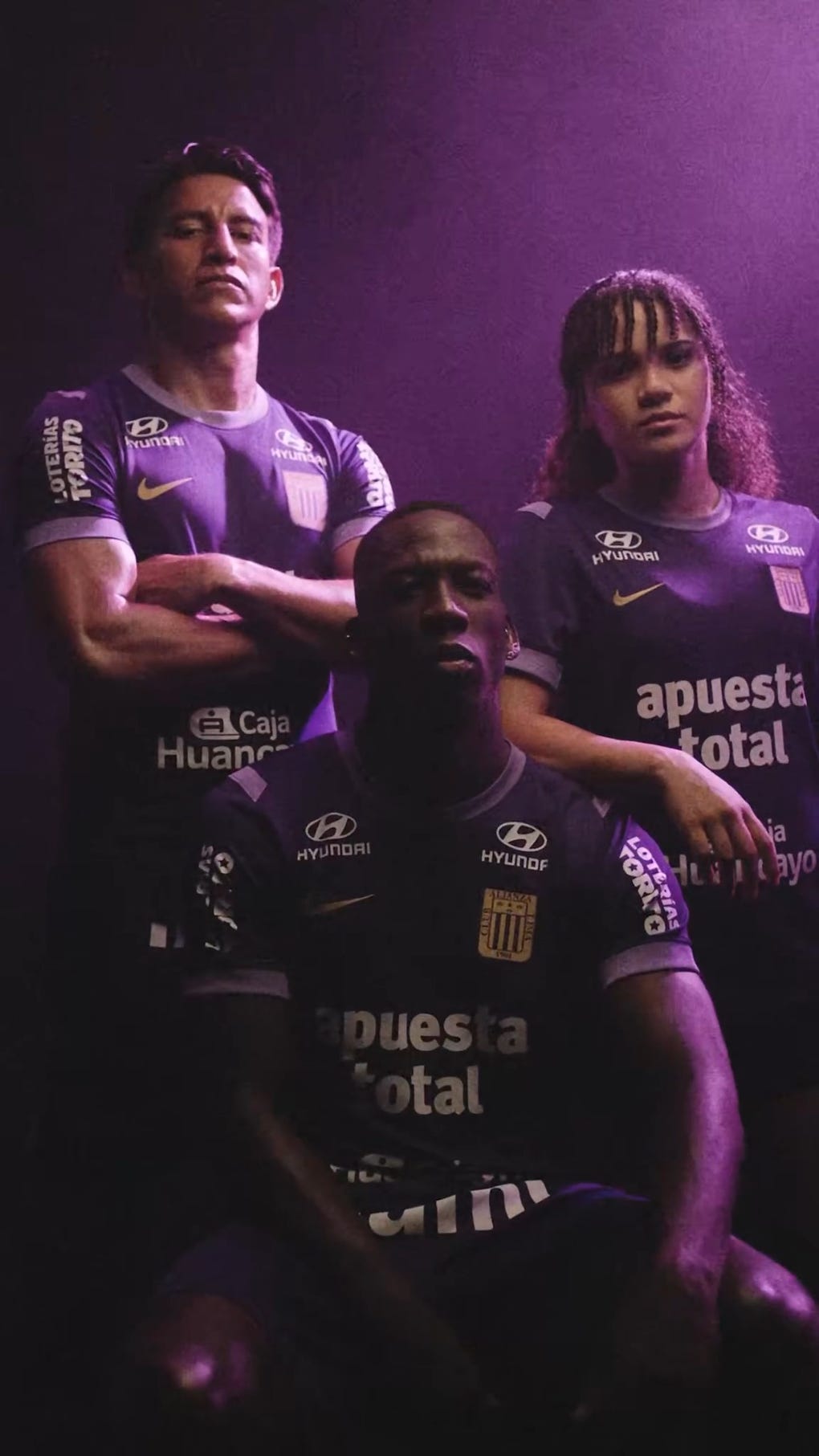 Con el mensaje Devotos de La Victoria, el club presentó a su hinchada su nueva camiseta.