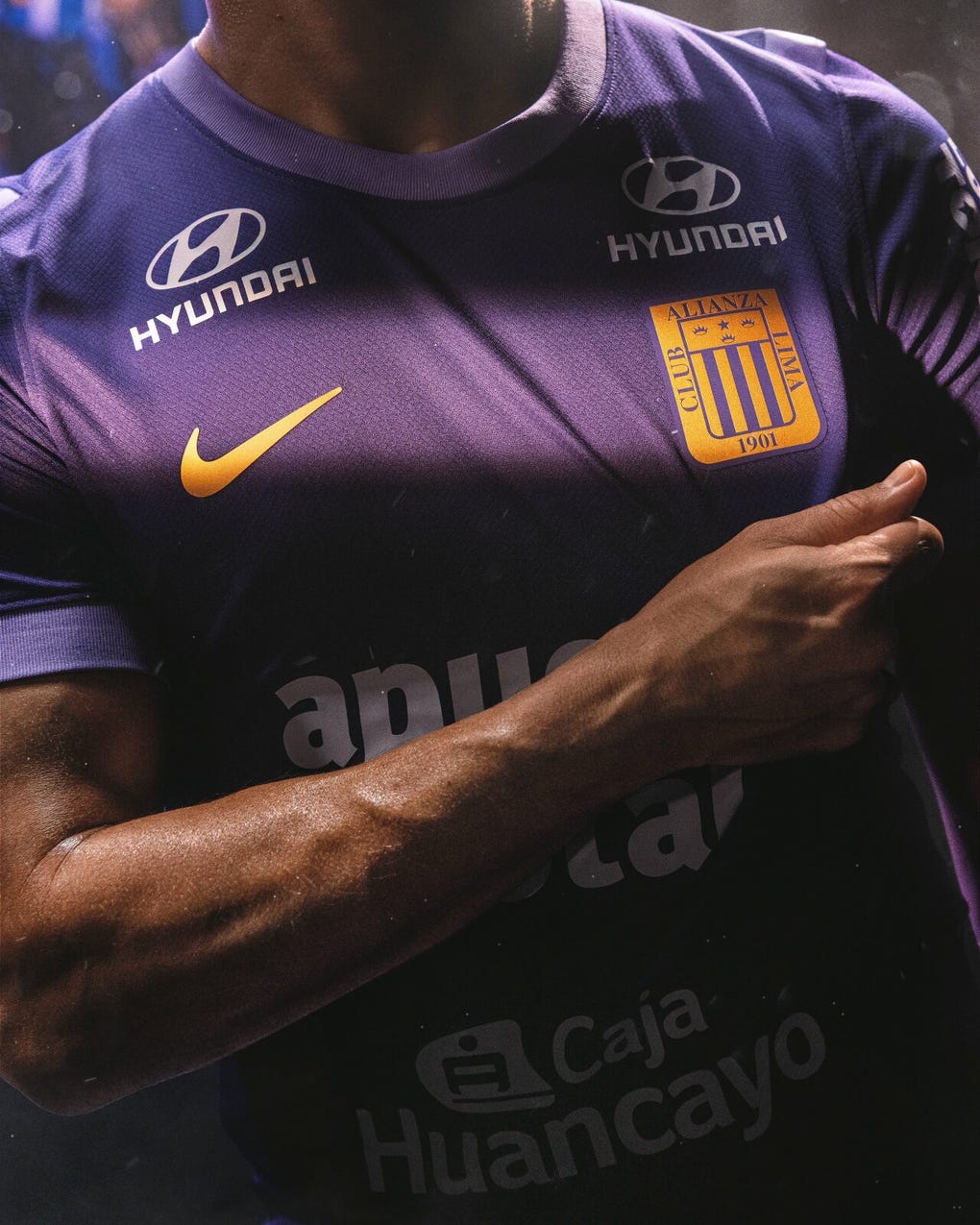 La nueva camiseta estará disponible desde hoy jueves 10 de setiembre en la pagina oficial de la marca de ropa deportiva.