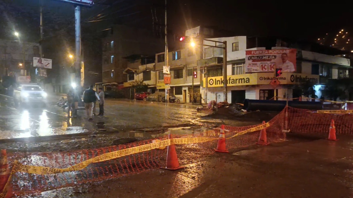 Villa María del Triunfo: fuerte llovizna provocó hundimiento de vía en la avenida 26 de Noviembre