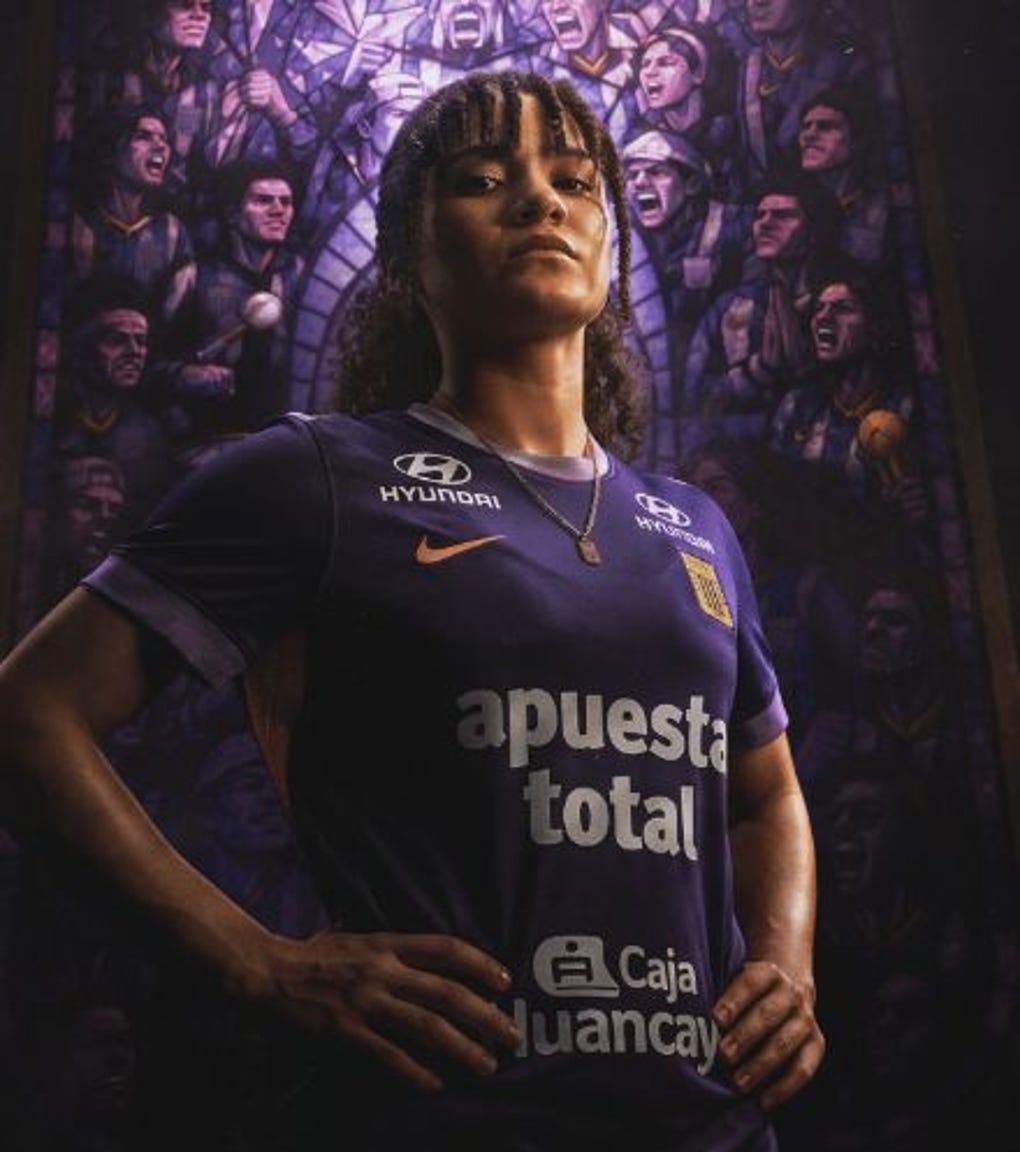 La camiseta para damas tiene el mismo precio de 269 soles.