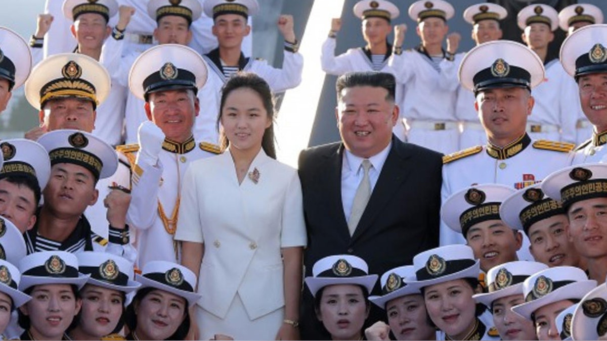 La Inteligencia de Corea del Sur cree que la enigmática hija de Kim Jong-un tiene un hermano menor