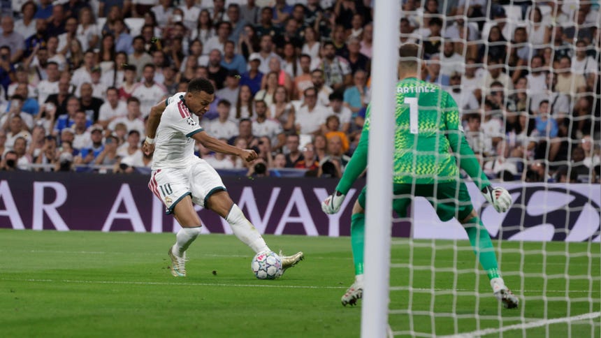 Kylian Mbappé llega de anotar un gol al Inter en la Champions League.
