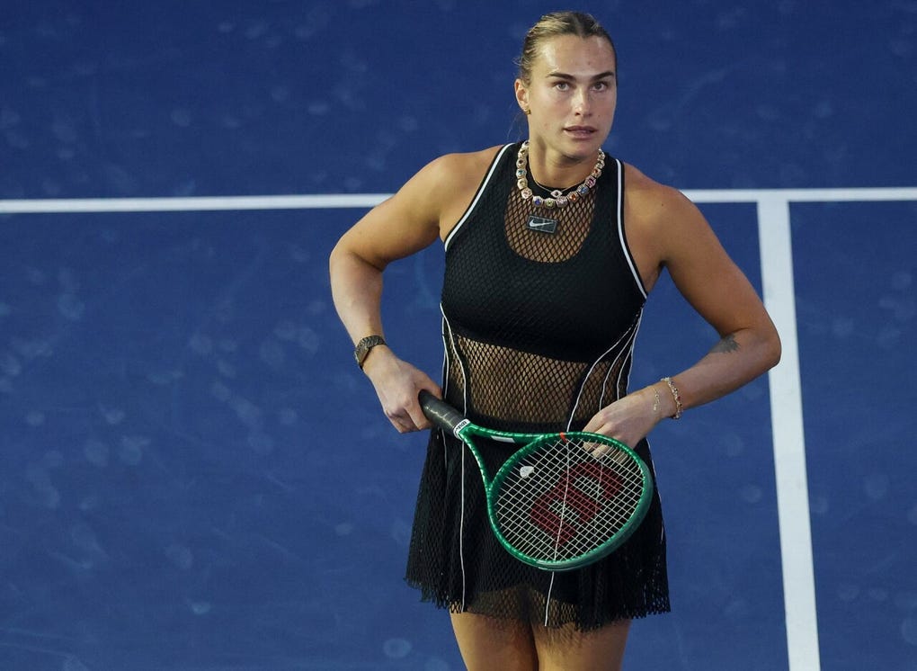 Sabalenka le ganó la primera -Australia 2023- y la última -Indian Wells 2026-, con Rybakina apuntándose Indian Wells 2023, Brisbane 2024, las Finales de la WTA de 2025 y Australia 2026.