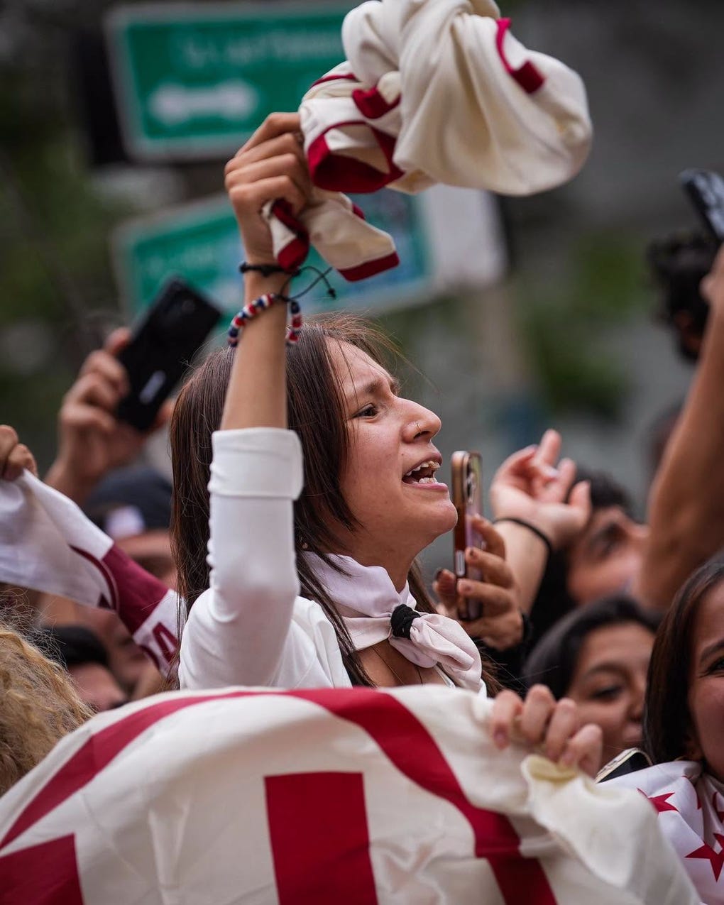 Hinchas alientan a pocas horas del arranque del partido de Universitario.