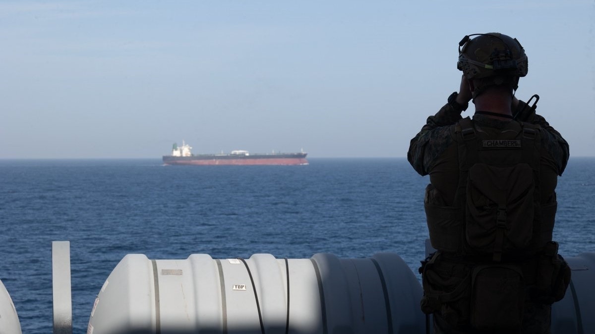 Estados Unidos impide el paso de 100 barcos comerciales tras dos meses del nuevo bloqueo a Irán