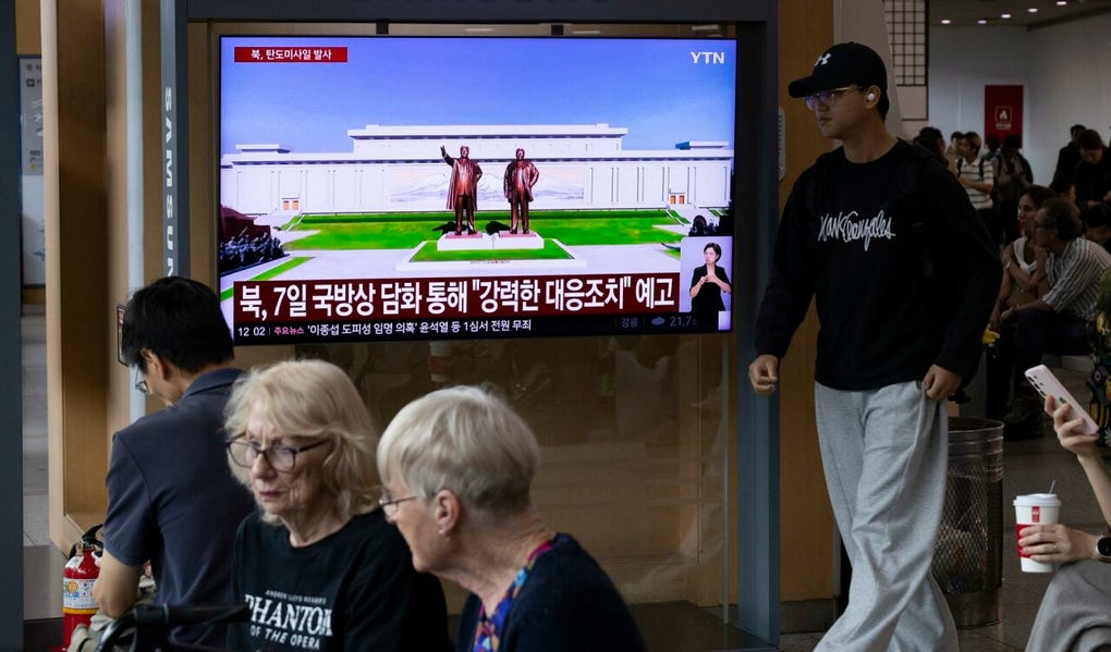 La oficina presidencial de Corea del Sur convocó una reunión de emergencia para evaluar la situación de seguridad en la que las autoridades revisaron su respuesta, evaluaron el impacto del lanzamiento y examinaron las medidas necesarias a aplicar, informó.