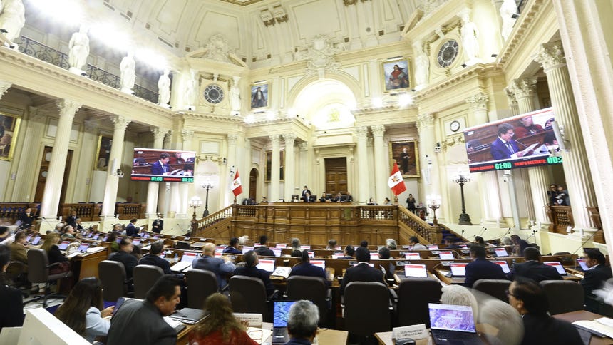 En la cámara de senadores también se han reportado casos de contrataciones a quienes aportaron en campaña.