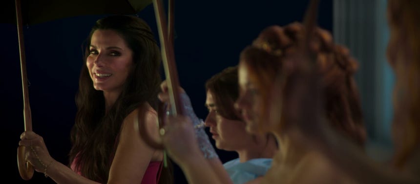 Sandra Bullock regresa como Sally Owens, la bruja que intenta proteger a su familia de una antigua maldición.