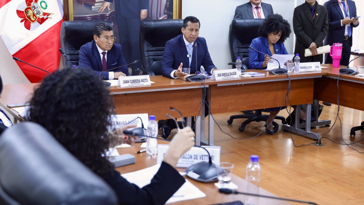 Congreso: Comisión de Economía posterga votación de facultades tras choque por topes a tasas de interés