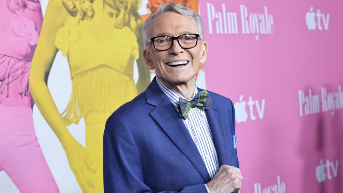 Bob Mackie, el legendario diseñador que vistió a Cher, Barbra Streisand, Zendaya y Miley Cyrus, muere a los 87 años