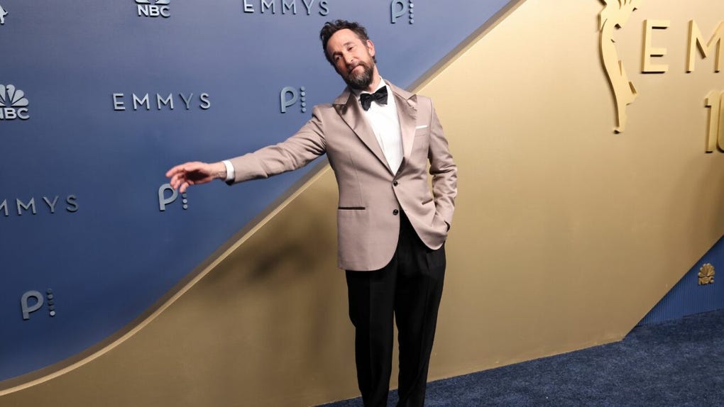 Noah Wyle llegó a los Emmy 2026 como nominado a Mejor actor protagonista en una serie dramática por su papel del doctor Michael “Robby” Robinavitch en The Pitt.