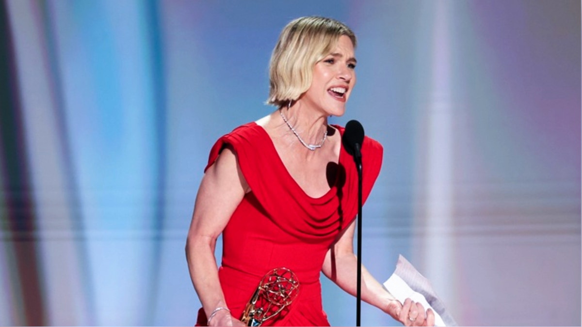 No fue Zendaya: actriz Rhea Seehorn se consolida al ganar el Emmy 2026 con la serie 'Pluribus'