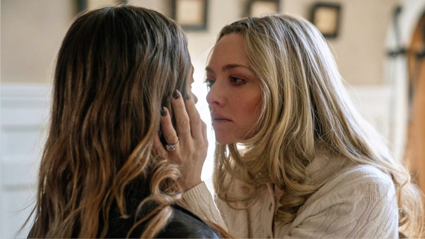 Amanda Seyfried en su papel de Nina Winchester en la película The Housemaid.