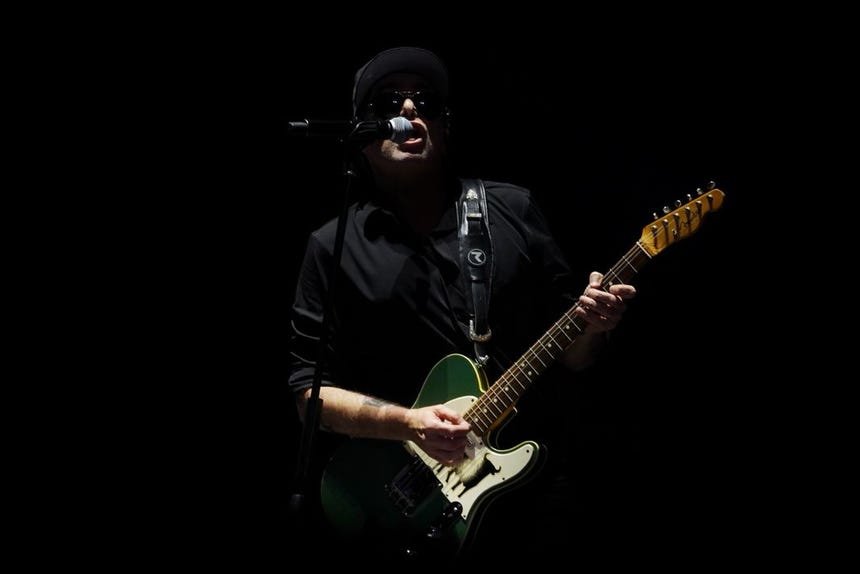 Calamaro regresa a Lima un año después de su último concierto, sumando múltiples visitas a lo largo de su carrera.