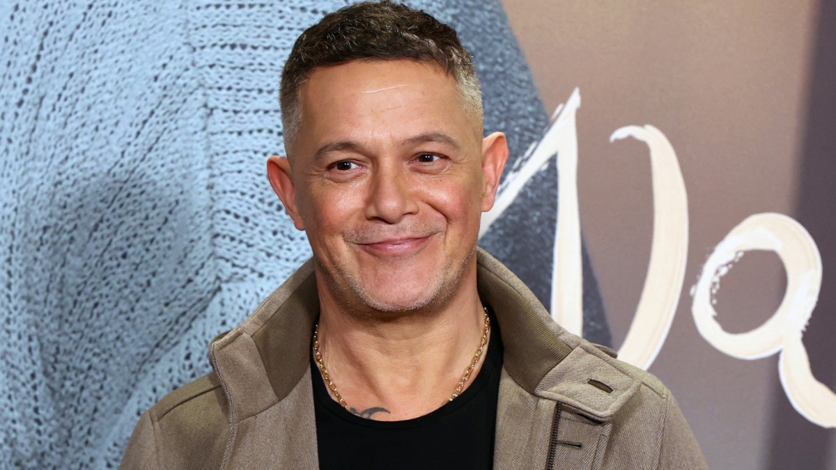 Alejandro Sanz cumple un viejo sueño: sus canciones llegan al teatro con el musical 'El alma al aire'
