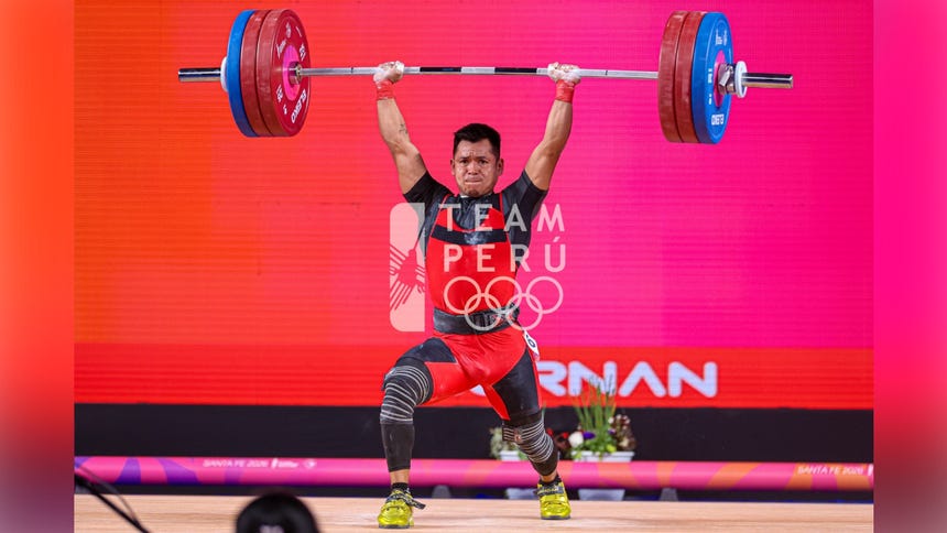David Bardalez, abanderado nacional, consiguió la medalla de plata.
