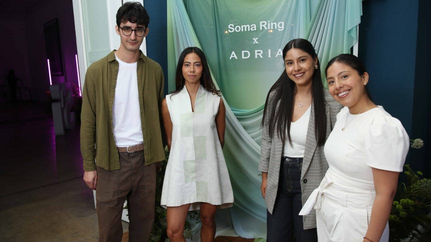 Stefano Uccelli y Aitana Castillo, de Soma Ring, junto a Elizabeth y Stephanie Meza, de Adria.