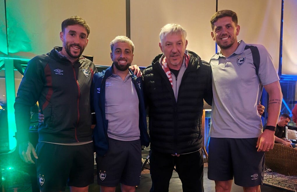 El plantel cusqueño recibió la visita de Wilson Varela, exjugador uruguayo del club entre 1997 y 2000.