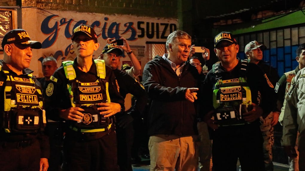 El Ministerio del Interior reafirmó que continuará fortaleciendo las capacidades operativas, de inteligencia e investigación criminal de la Policía Nacional del Perú con el fin de enfrentar a las organizaciones delictivas en todos los espacios donde pretendan desarrollar actividades ilícitas.