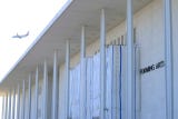 El icónico edificio fue vallado para impedir el acceso un día después de que la junta directiva aprobara su clausura inmediata, alegando motivos de seguridad y la necesidad de acometer reparaciones.