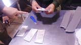 Solicitan prisión preventiva contra agente del INPE por intentar ingresar 20 mil soles y 50 chips al penal de Socabaya