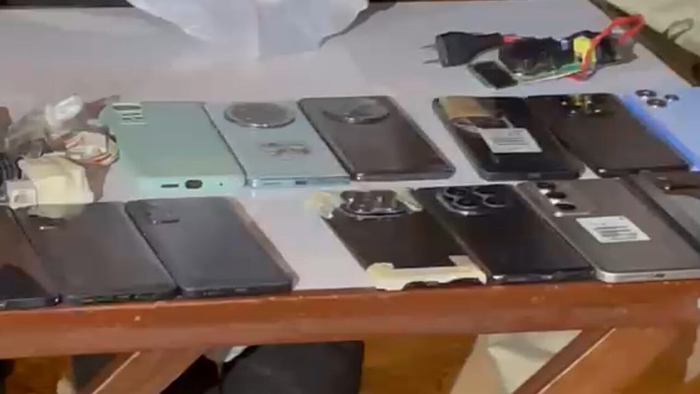 En Challapalca, en la región Tacna; el personal policial encontró objetos punzocortantes y otros artículos prohibidos durante las labores de inspección realizadas con apoyo de un can especializado.