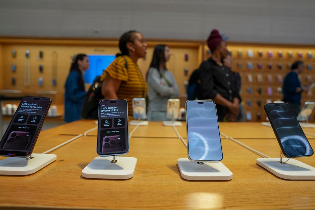 Los seguidores de Apple también tienen la mirada puesta en el iPhone Duo, el primer modelo plegable de la compañía, que llegará próximamente.